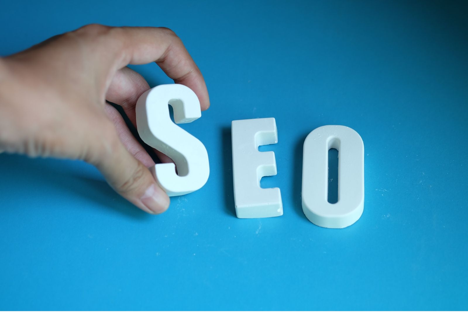 Enterprise SEO for B2B: Organic Authority at Scale in the AI Era